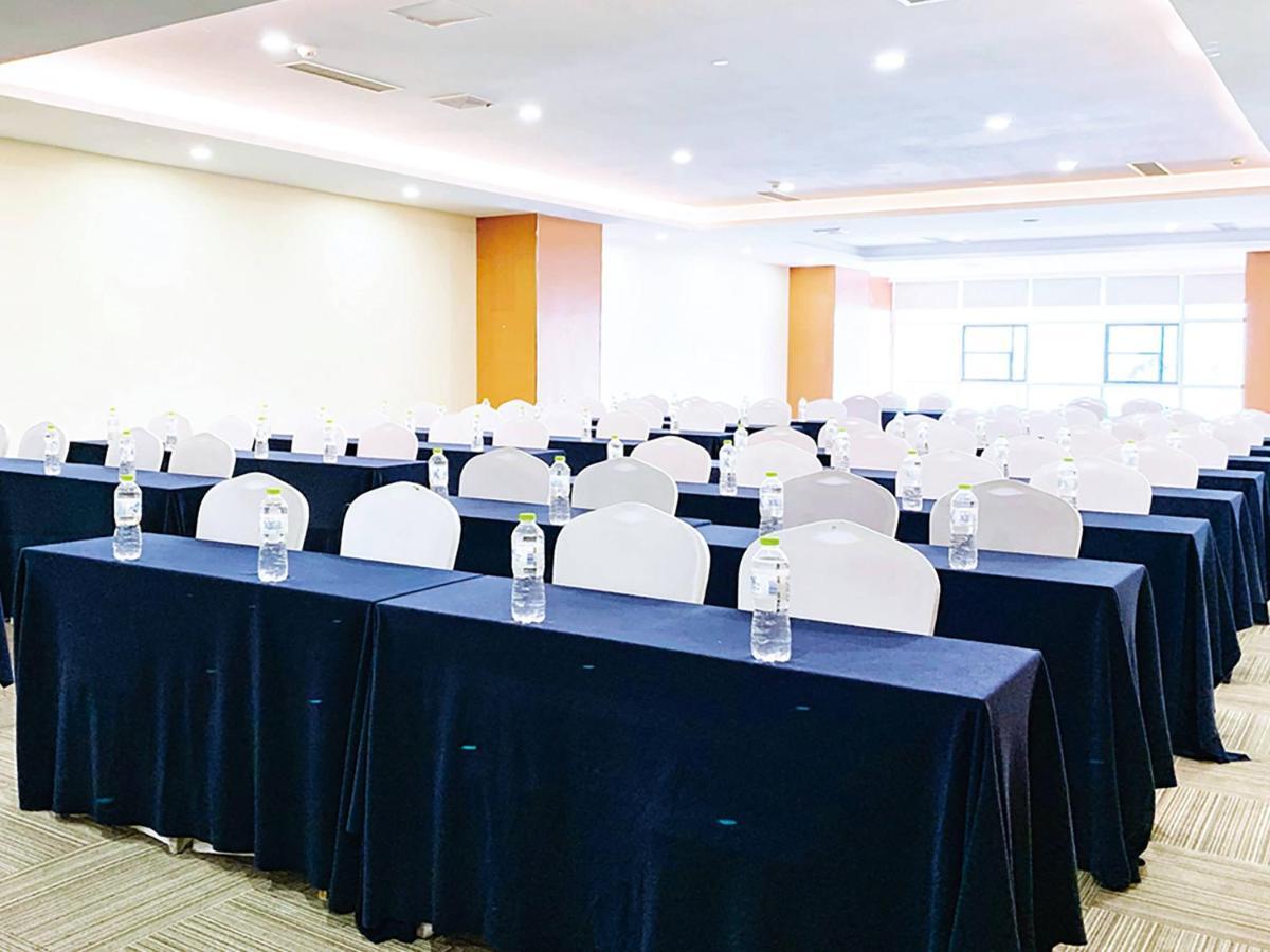 Holiday Inn Express - Jinan Exhibition Center, An Ihg Hotel מראה חיצוני תמונה